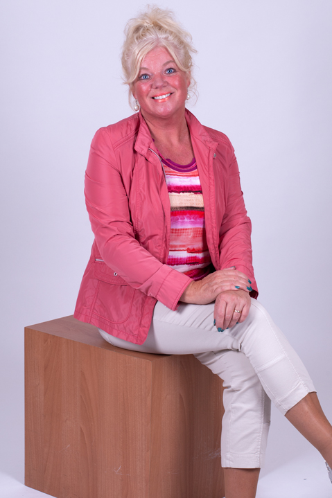 Afbeelding van Koraalrood jack met rits van het merk Lebek.