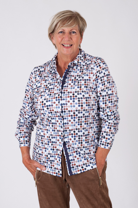 Afbeelding van Tricot blouse van het merk Erfo met cognac en blauw.