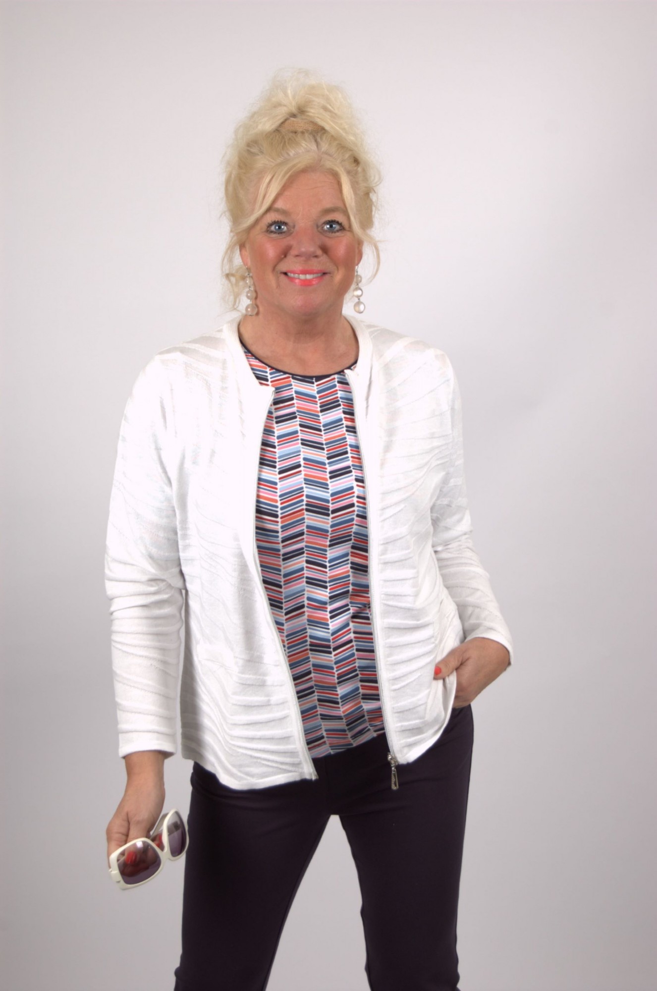 Afbeelding van Sportief wit vest met rits van ons eigen merk Esmay Exclusiv.